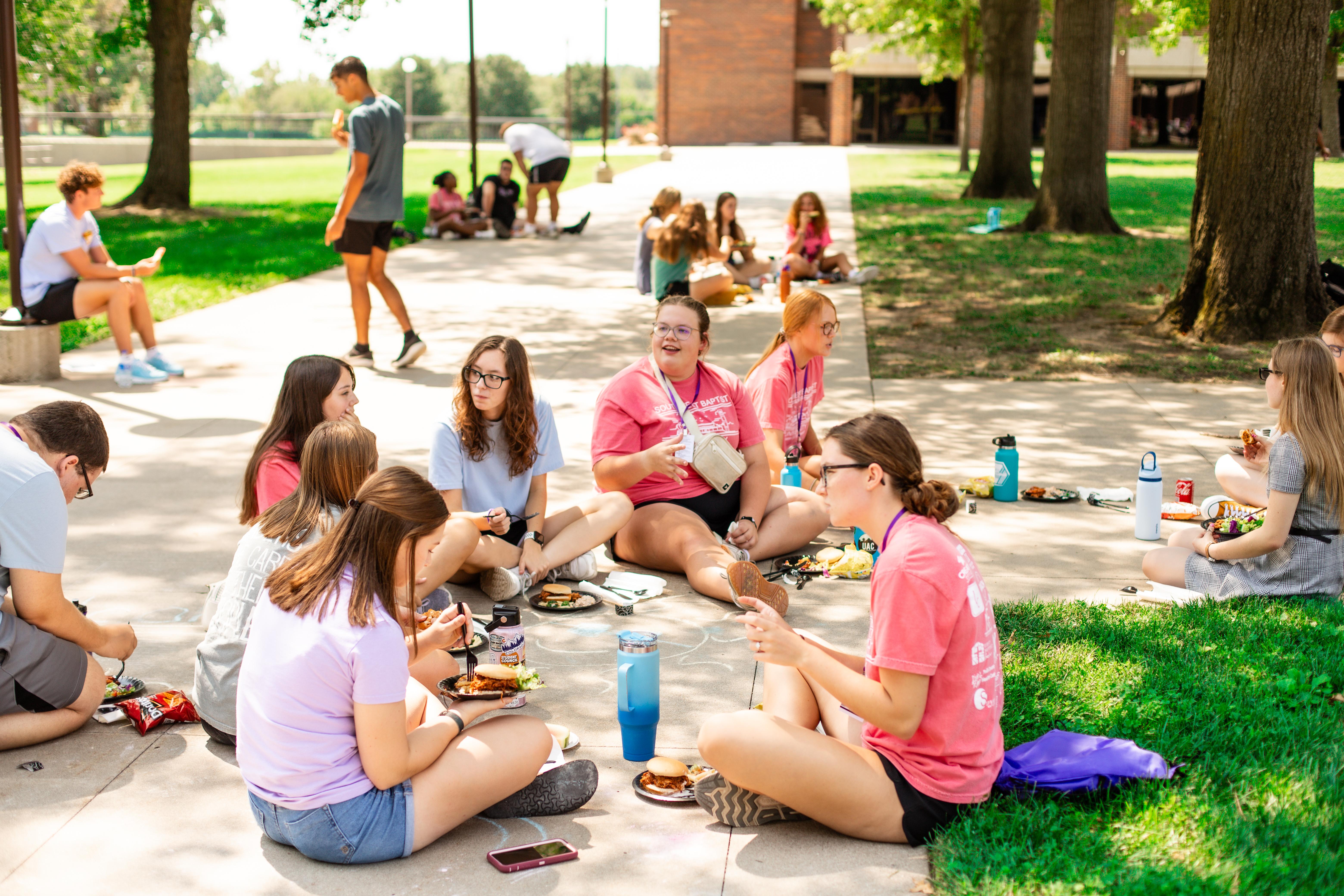 Students eating a picnic on the forum during Welcome Week 2023.