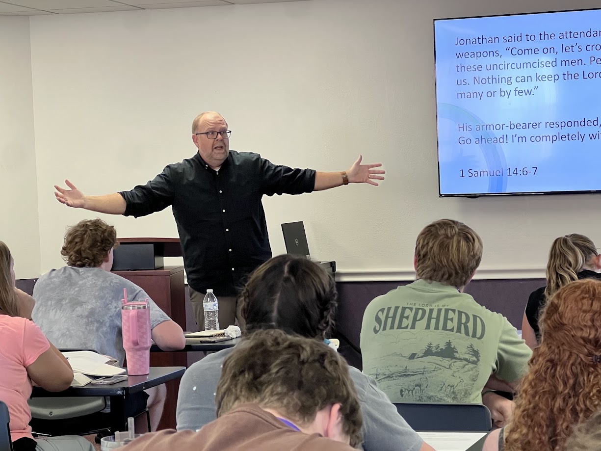 Warren Gasaway presenting at YouthLead Conference